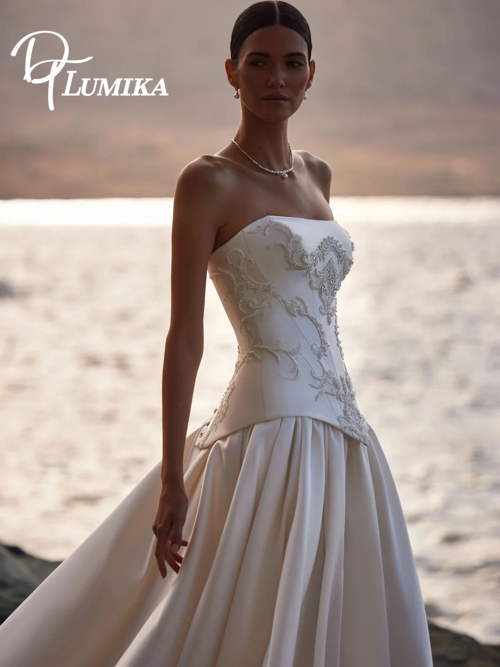 

Regal Strapless Satin Wedding Dress 2026 Romantic Embroidery-Trim Bridal Gown Fashion Ball-Gown Floor-Length Bridal Dress Robe D