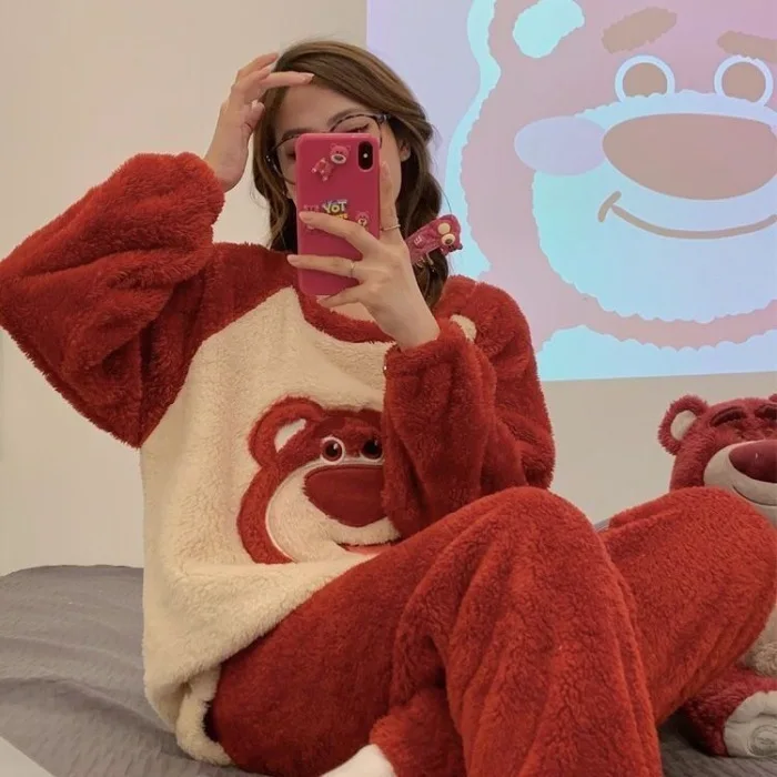 

Disney Cute Cartoon Animated Character Lotso Patterned Coral Velvet Pajama Women's Winter Flannel Flannel Comfort Soft Home Wear