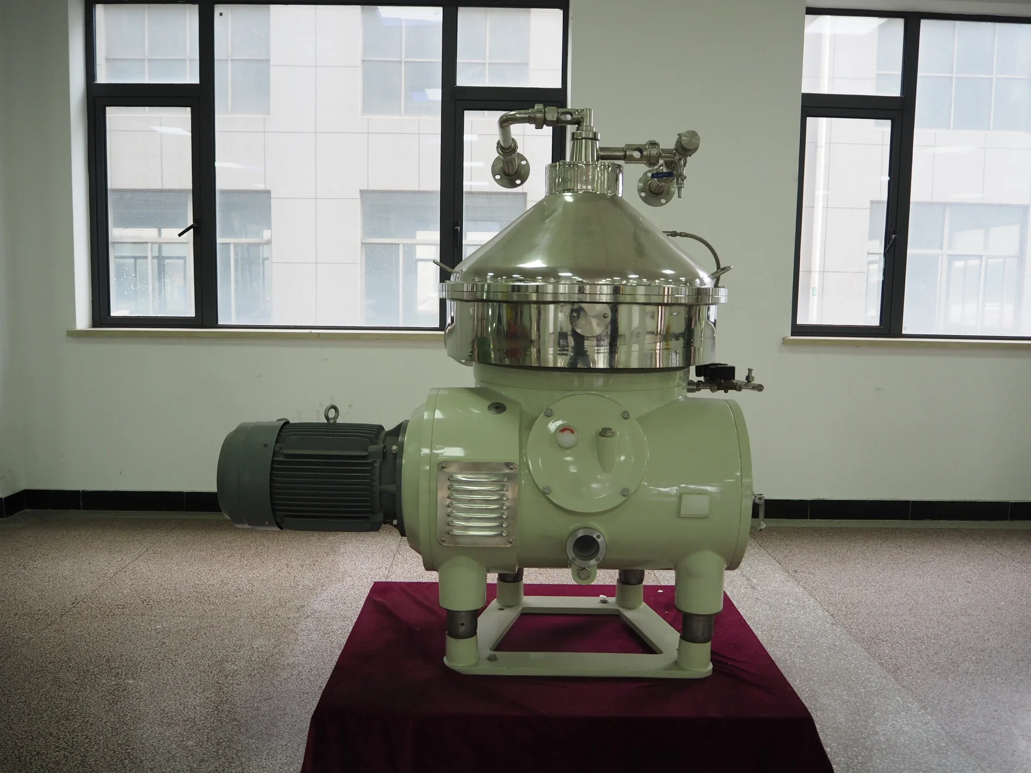 disc stack centrifuge liquid separation by disc bowl centrifuge