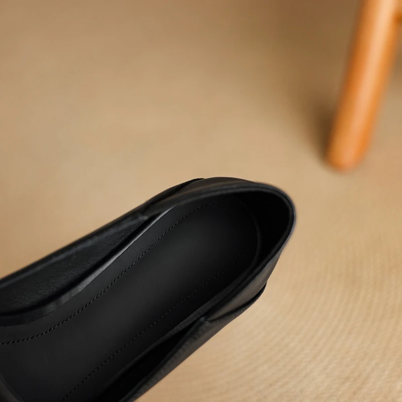 Новые женские повседневные туфли из натуральной яловой кожи с металлической пряжкой на ремне, повседневная обувь в стиле ретро на среднем каблуке с квадратным носком, модные одинарные туфли