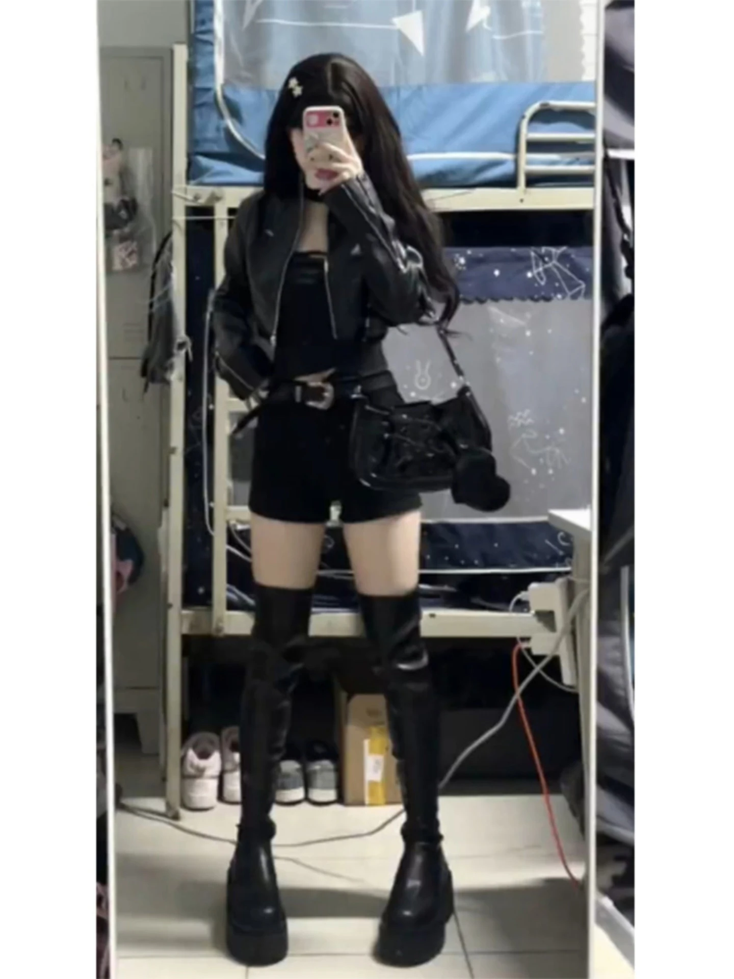 جاكيت نسائي من الجلد الأسود بقصة ضيقة، بتصميم راكب الدراجات النارية، ياقة قائمة، عصري للخريف، قصة ضيقة بخصر مرتفع، مناسب للتنقلات اليومية.