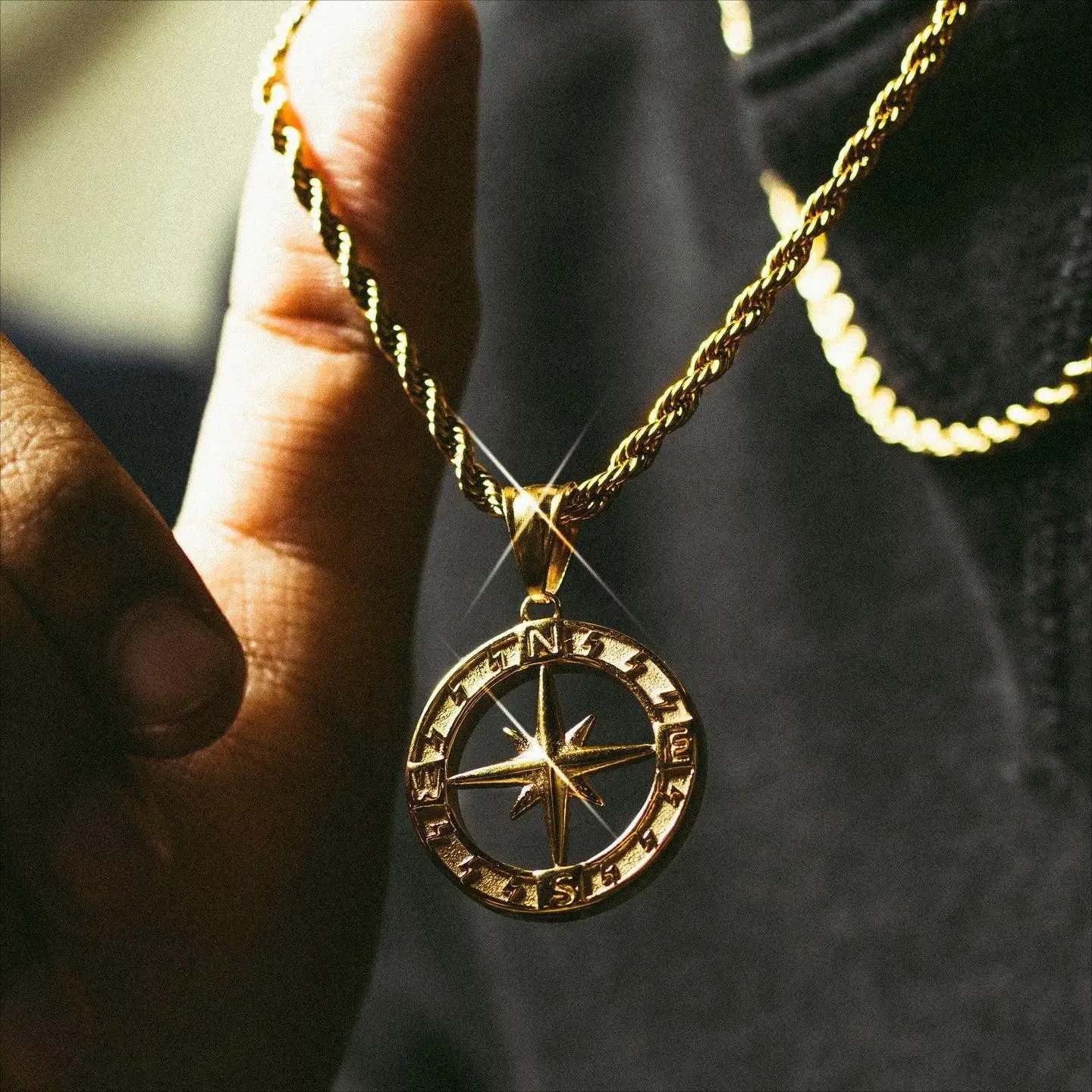 

Stainless steel compass round necklace hip hop trend compass HIPHOP hip hop pendant twist chain