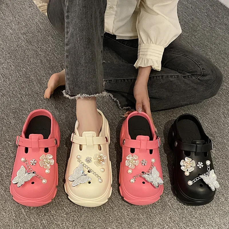 

2024 New Sandal Slippers DIY Cute Cartoon Clogs Women Mules Summer Beach Sandals Cave Hole Female Garden Shoe For Students Girls