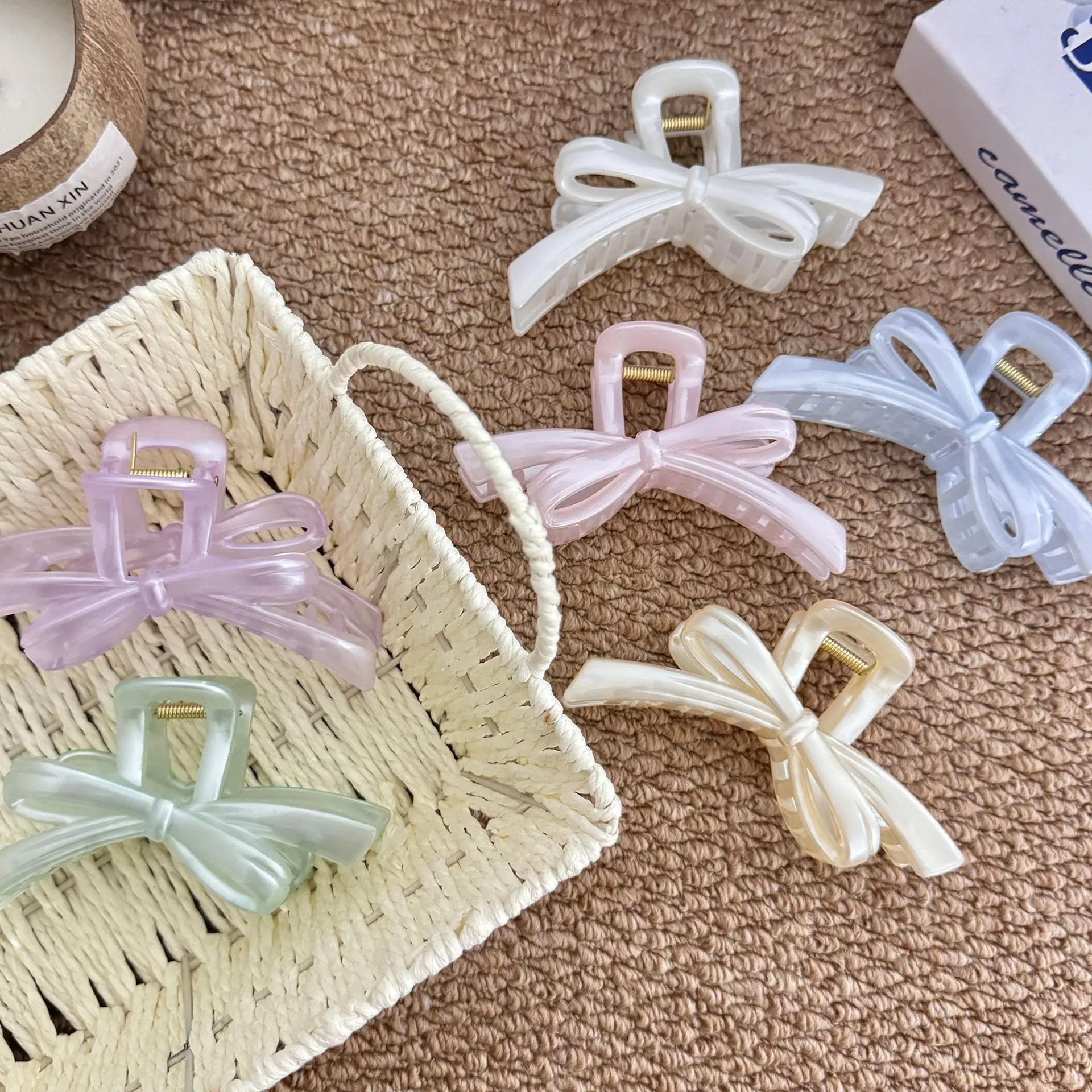 Pearlescent Bow Hair Claw Clips Acrylic Large Hair Crab Shark Clips Non Slip Hair Barrettes Women Girls Hair Accessories Sweet