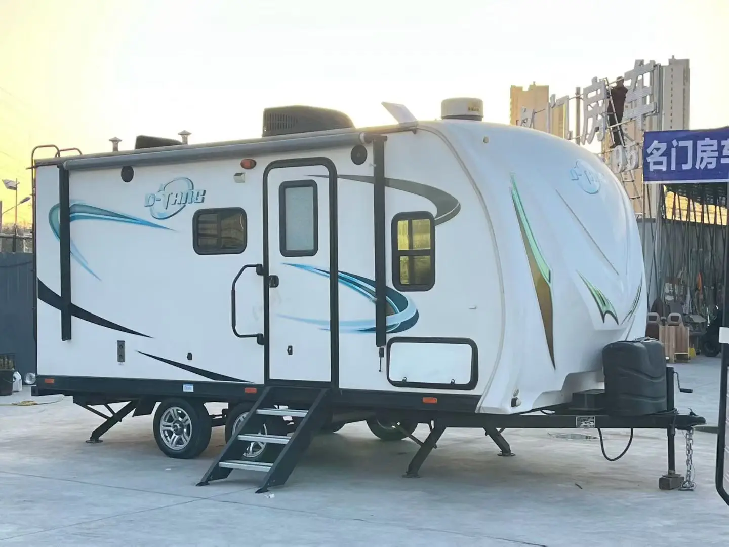 

Factory Direct Sales Cost-effective Motorhome Small Campers Camping Trailer Rvs