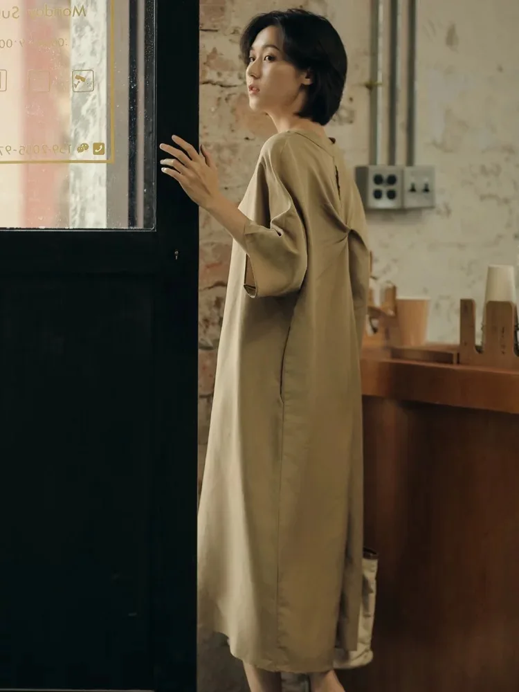 プラスサイズの女性のファッショナブルな半袖ストレートドレス夏 2025 ルーズおなかカバー痩身ドレス A ラインガウン