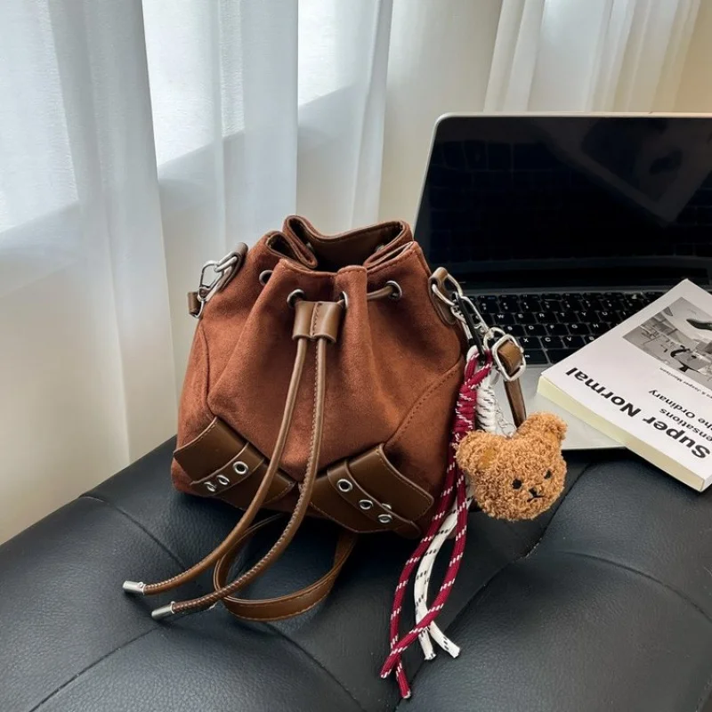 

Элегантная женская кожаная сумка через плечо, роскошная брендовая сумка через плечо с просторным внутренним пространством и несколькими карманами