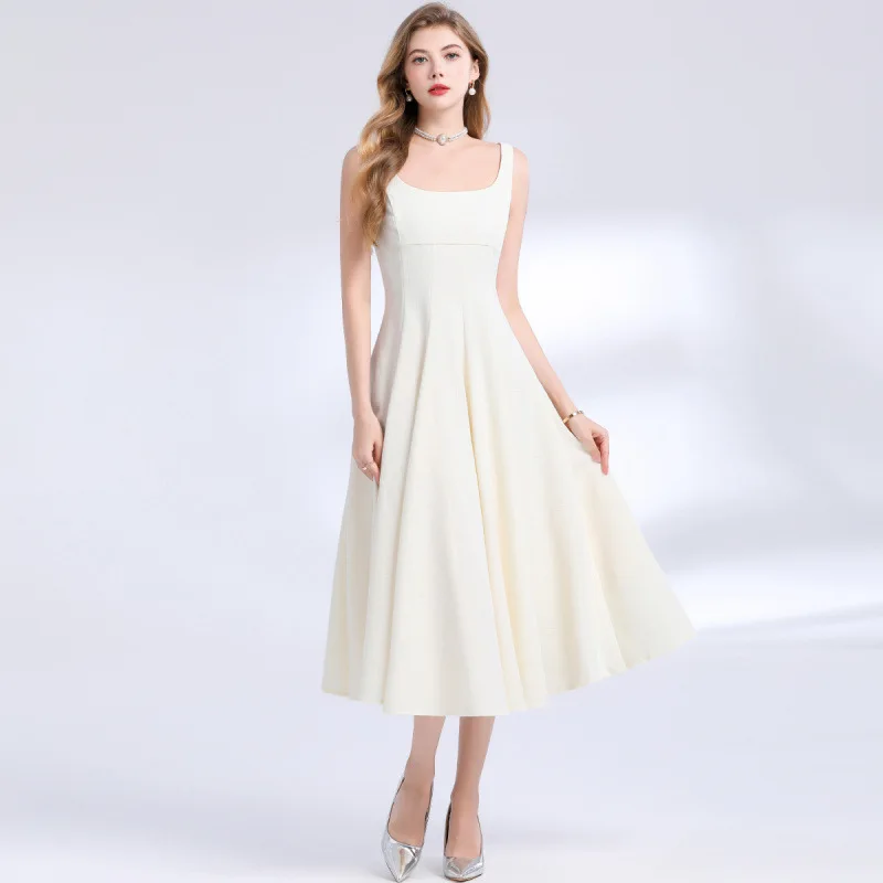 Vestido e adeazante de longitud media sin tirantes, cintura alta, silueta acampanada, tejido de poliéster, sin manga...