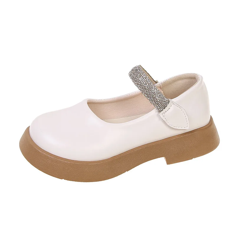 Scarpe in pelle da ragazza stile britannico 2024 scarpe da principessa per bambini di nuova moda per bambini da sposa appartamenti Chic mocassino in