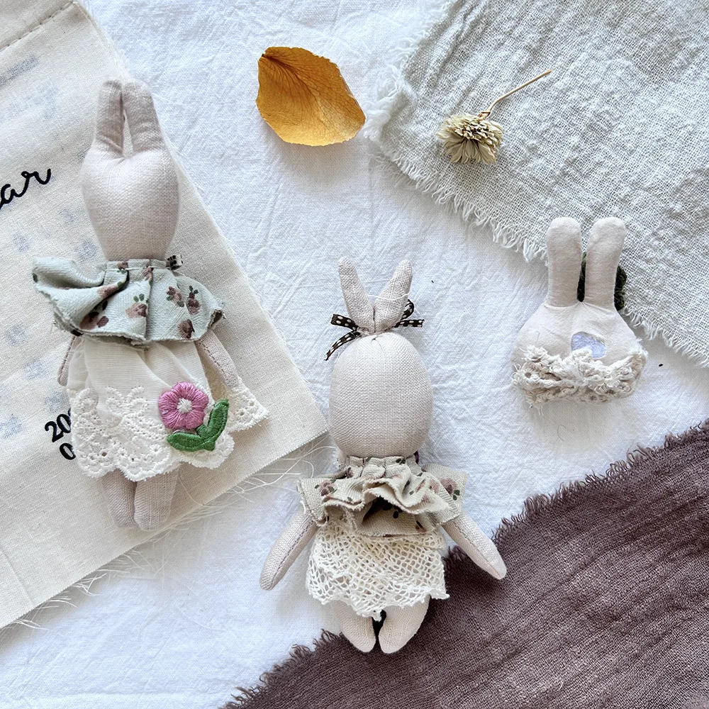 Sweet Bunny Brooch 1PCS New for Women Lace Flower Cartoon Rabbit Pendant Fresh Clothing Hair Accessory Decor Durable Kit