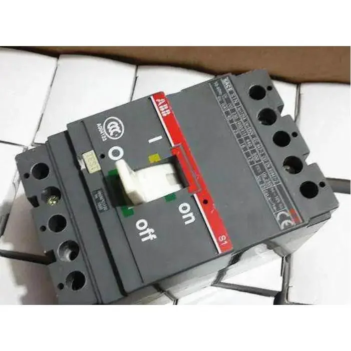 Interruttore automatico scatolato ABB 10147468 A0C100 TMF100