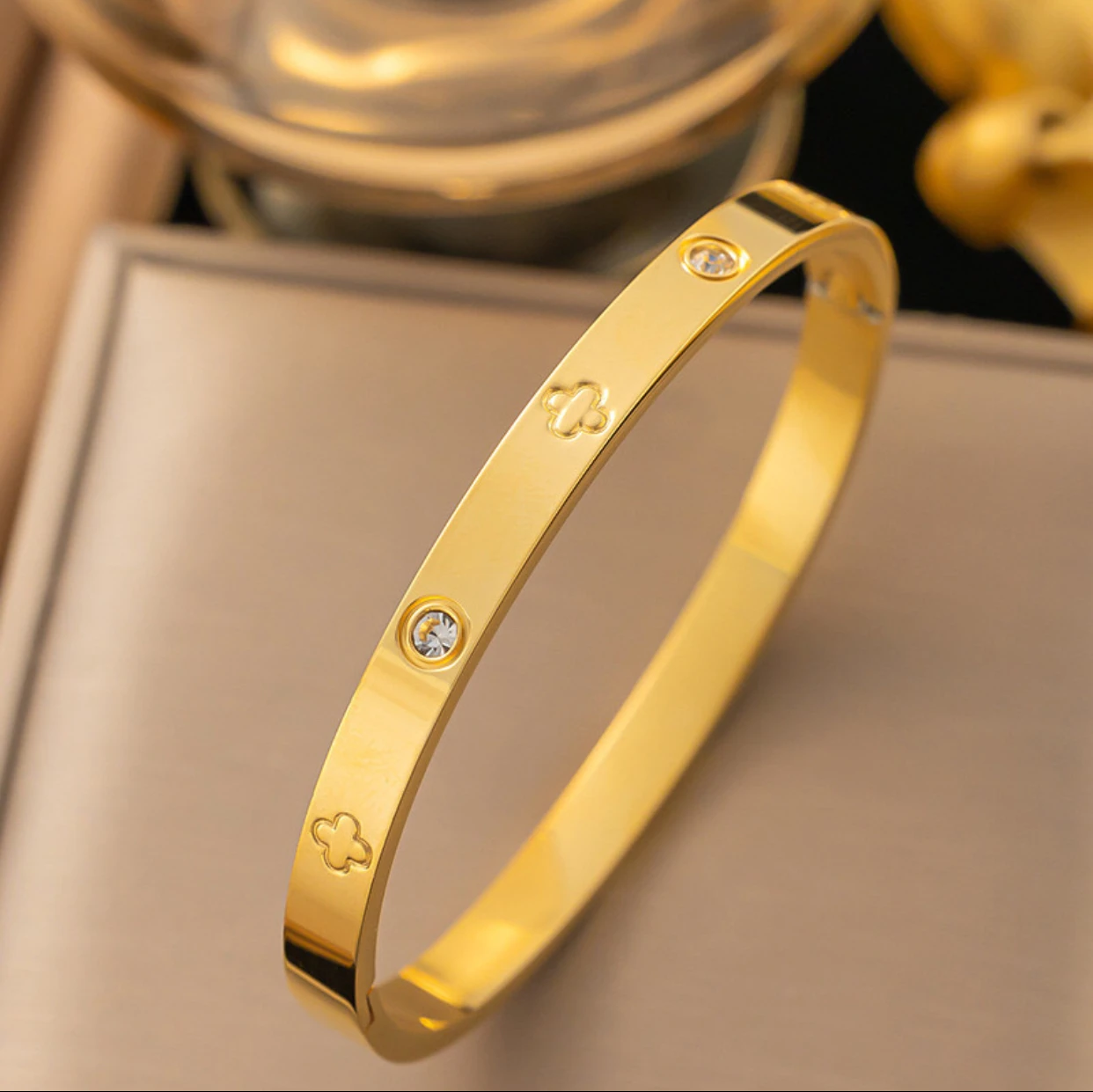 

European and American high-end design couple's jewelry, luxurious temperament, titanium steel men and women,fashionable bracelet