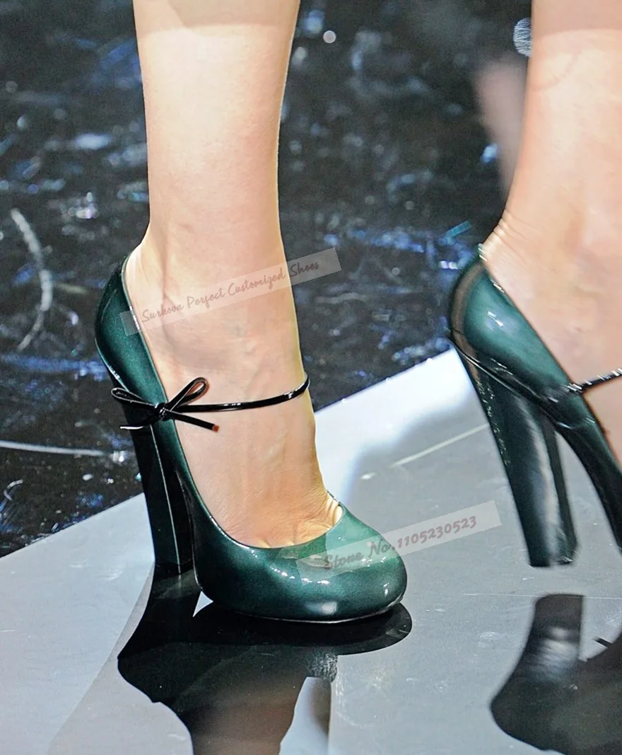 Fluoreszierend grüne Mary Jane Pumps mit klobigem Absatz, Spiegel-Leder, runder Zehenpartie, Schmetterlingsknoten-Riemen und elegantem Blockabsatz