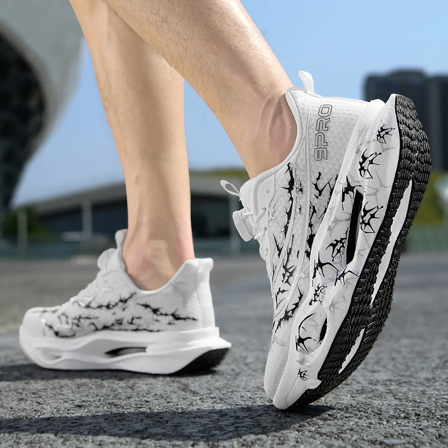 Herren-Laufschuhe, Tennisschuhe, trendige Laufschuhe mit Carbonplatte und Knopfverschluss für alle Jahreszeiten, personalisierte Sportschuhe mit Dornenmuster und atmungsaktivem Mesh-Material, Laufschuhe mit hohem Rückprall und dicker Sohle, rutschfest und abriebfest. – Detail 18