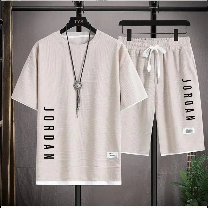 ชุดกีฬาแฟชั่นผู้ชายสุดฮิต เสื้อยืดและกางเกงขาสั้นลำลองสุดหรู ดีไซน์ใหม่ ทรงหลวมใส่สบาย ผ้าวาฟเฟิลลายตาราง เหมาะสำหรับฤดูร้อน