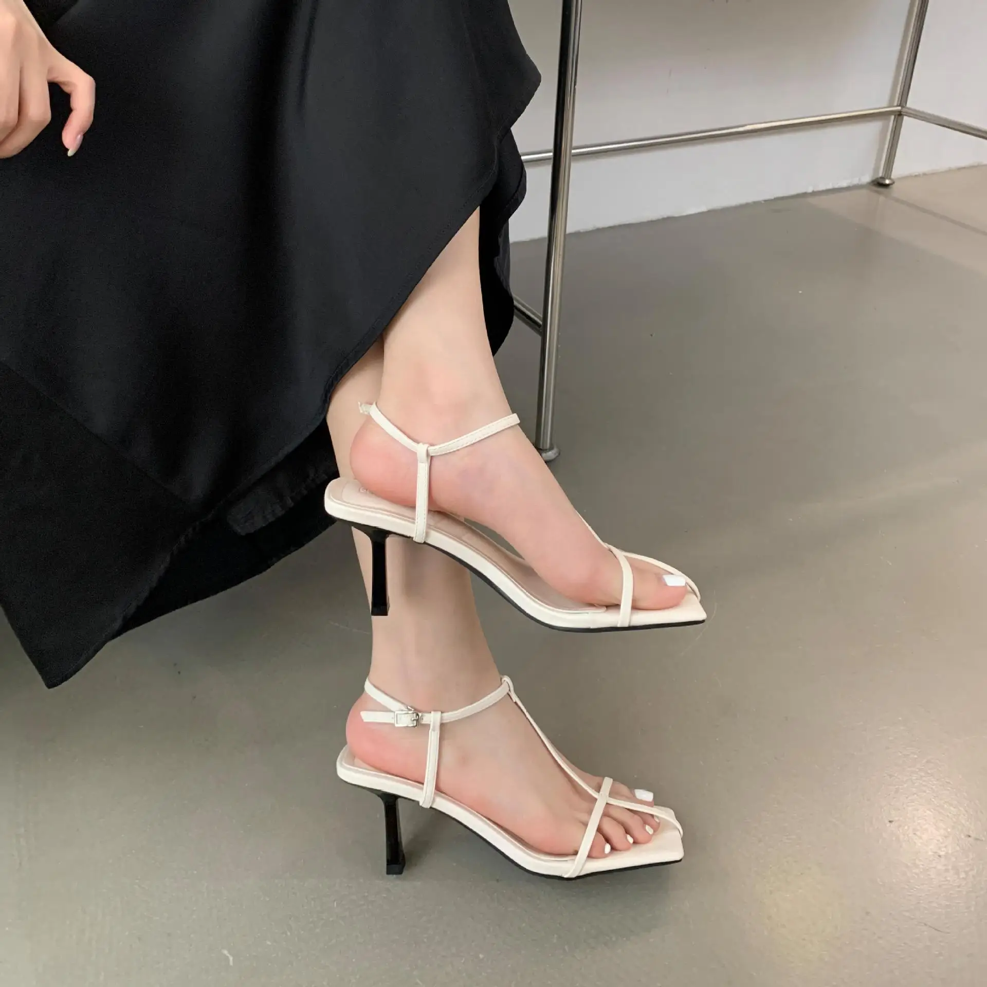 

One-word Buckle with Stilettos and Hollowed-out Baotou Sandals for Women in The Summer of 2024, New French Stilettos with Stilet