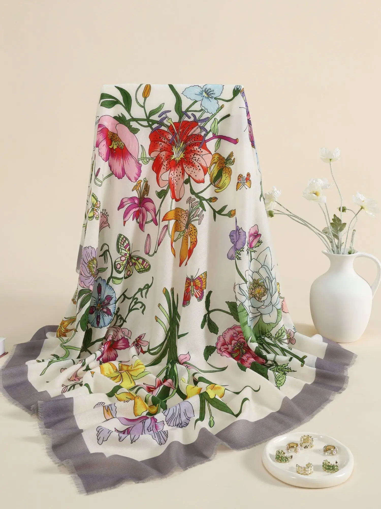 Echarpe-florale-en-laine-legere-pour-femme-ideale-pour-les-voyages-chaude-et-elegante-pour-l'automne-et-l'hiver-carree