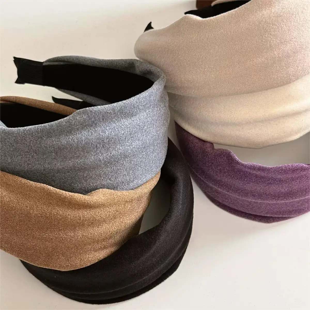 Breites Wildleder-Stirnband für Damen im Herbst und Winter – hochwertiges, gepresstes Haar-Stirnband, mehrere Farben erhältlich – Detail 12