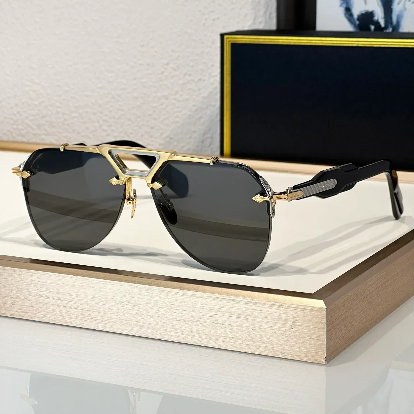 

Fashion Sunglasses For Women and Men SIVEBRAND Style Anti-Ultraviolet Retro Plate Full Frame Special design Glasses Random Box