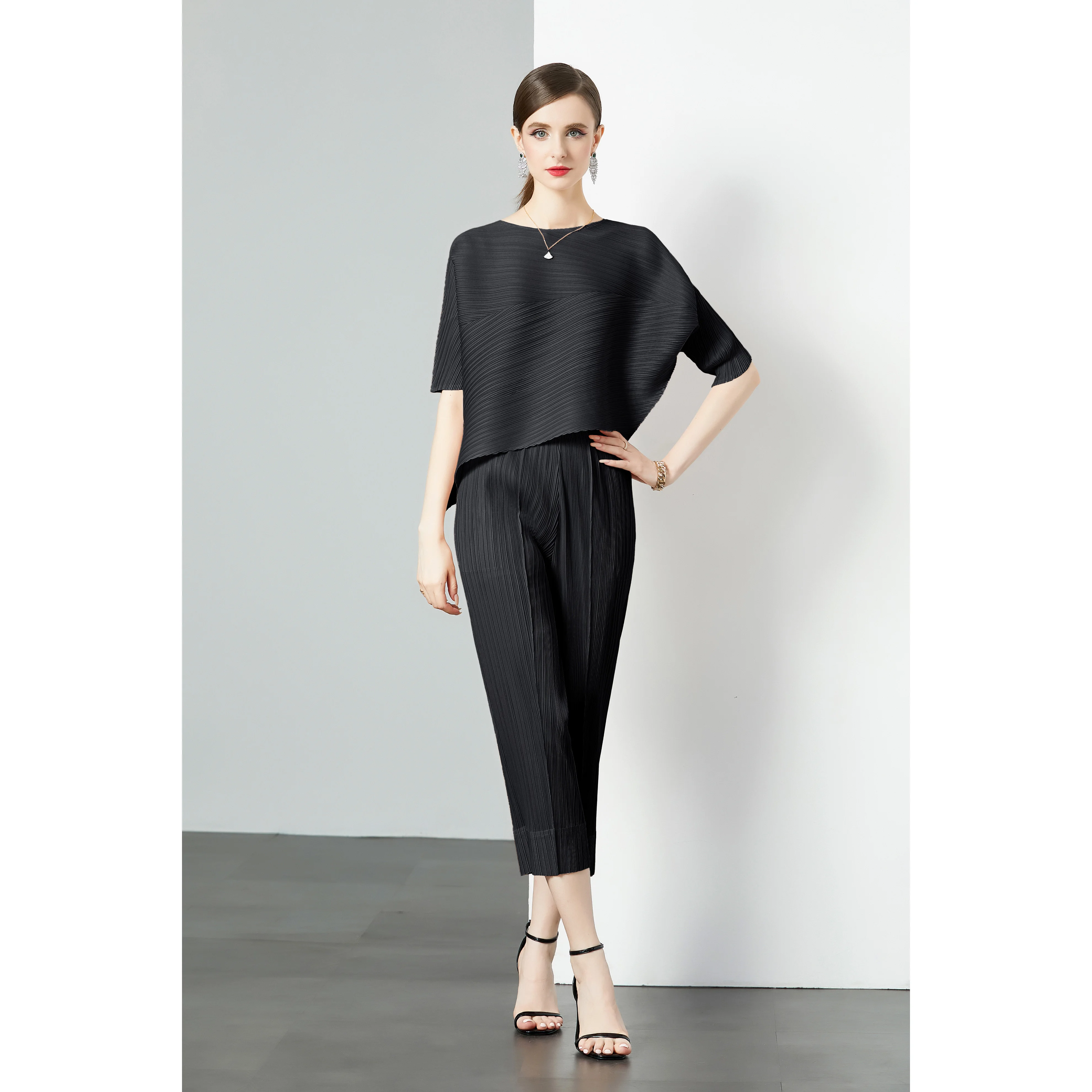 Miyake Pleated Irregular Design Round Neck Simple Patchwork Top Cropped Pants Solid Color Summer Drape Set 2024