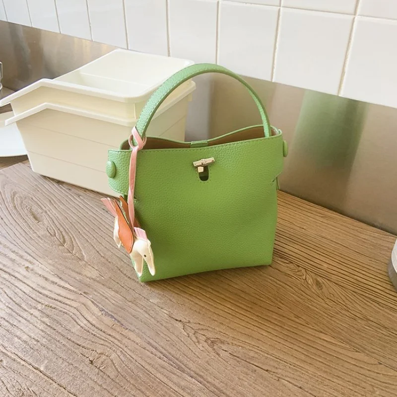 

Известная дизайнерская кожаная женская сумка, элитная роскошная брендовая модная элегантная сумка через плечо, элегантная повседневная сумка с деталями ​