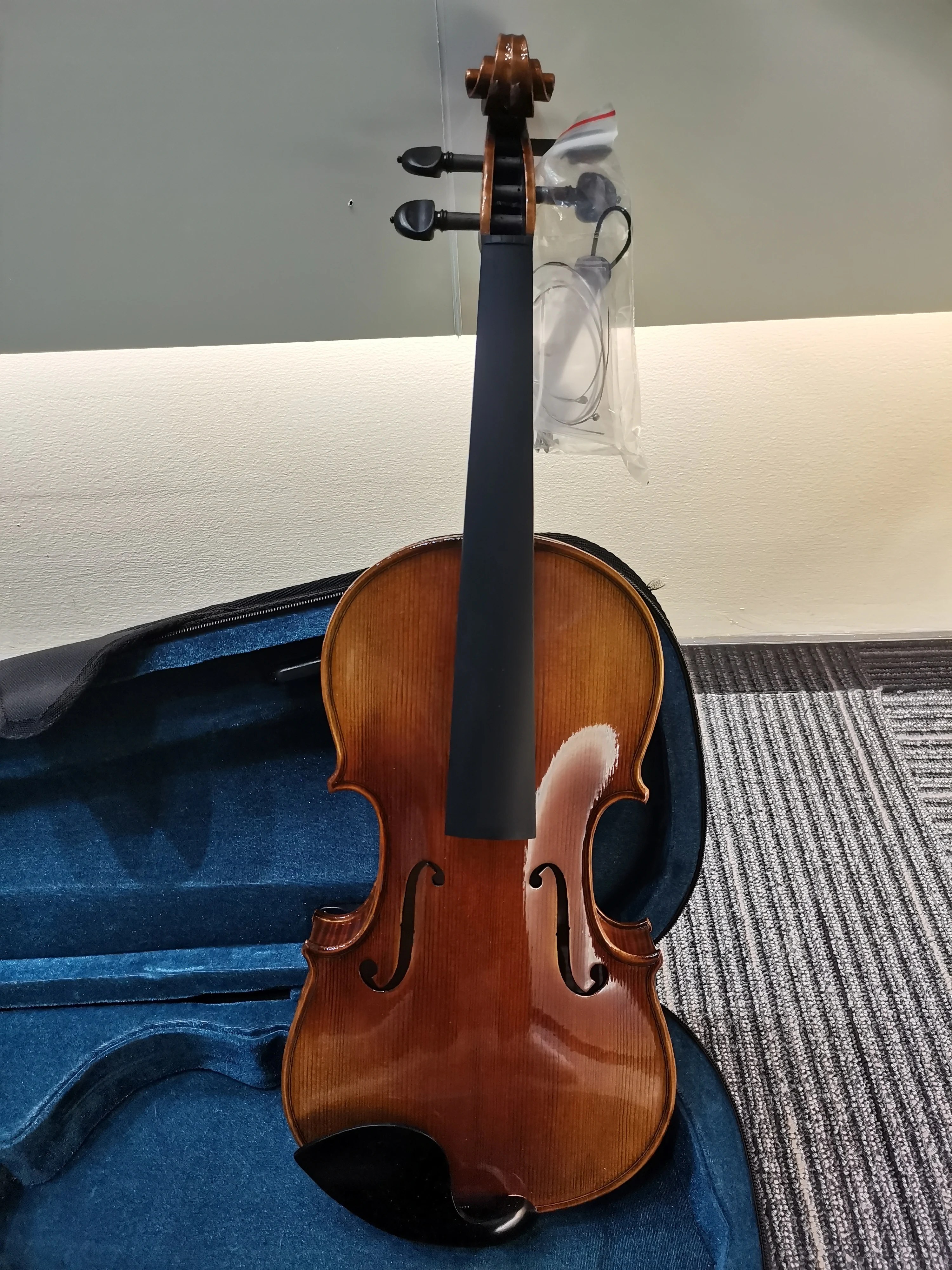 Musical Instruments 4/4 high-end handmade Italian violin with ebony flat knobs and vintage lacquer, featuring strings,
