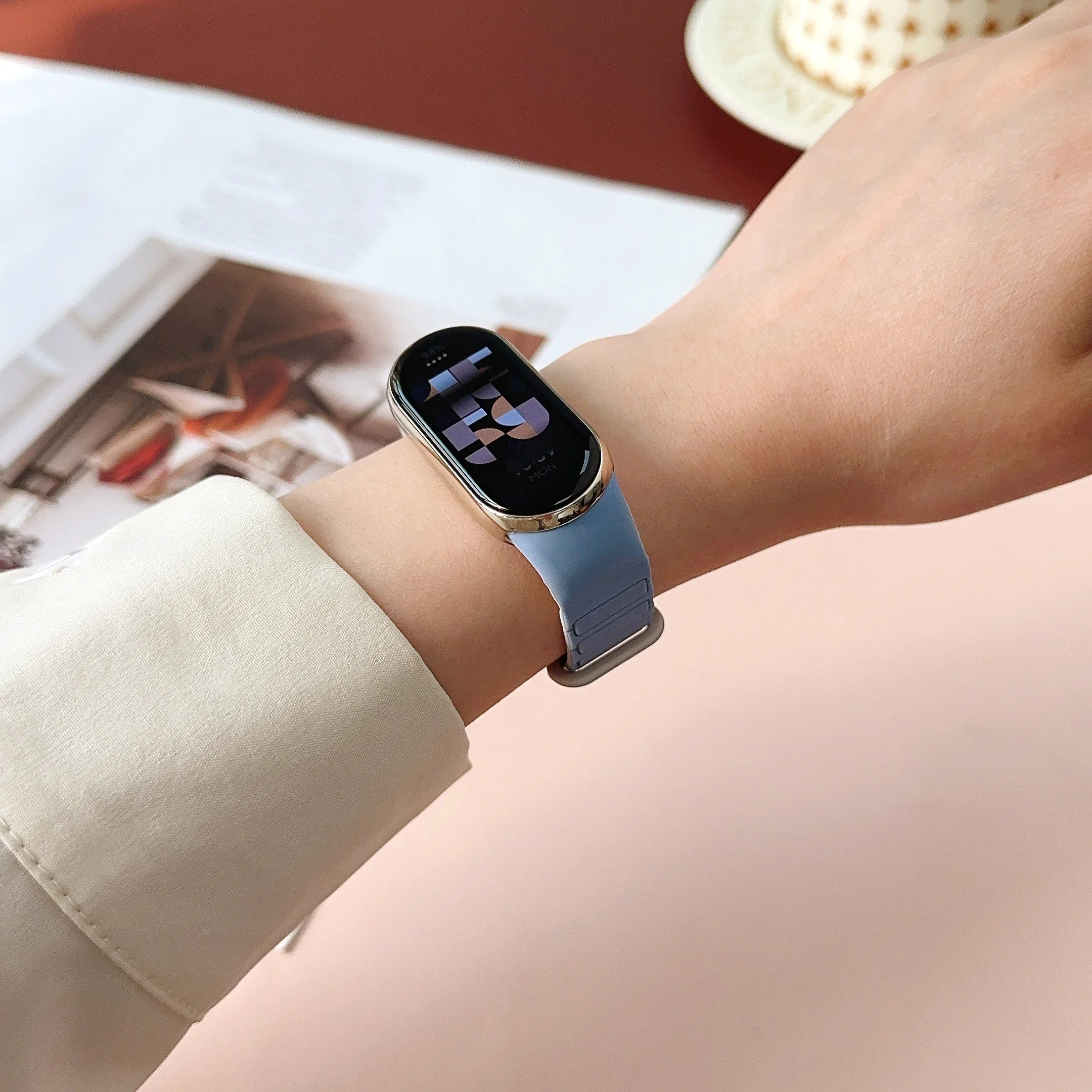 حزام مغناطيسي لسوار Xiaomi Mi Band 9/ Smart Band 8 حزام بديل للرجال والنساء سوار معصم رياضي من السيليكون لـ Mi Band 9
