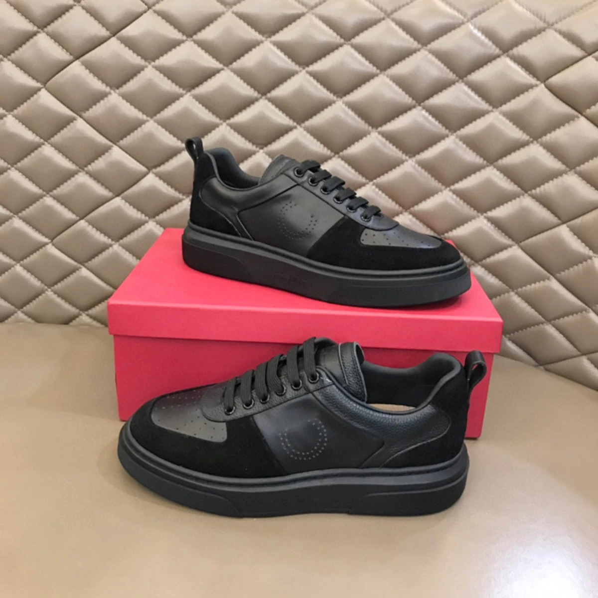 

Luxury Men's Casual Sneakers Minimalist Genuine Leather Chunky Skate Shoes Low Top Breathable Versatile Trendy White Trainers
