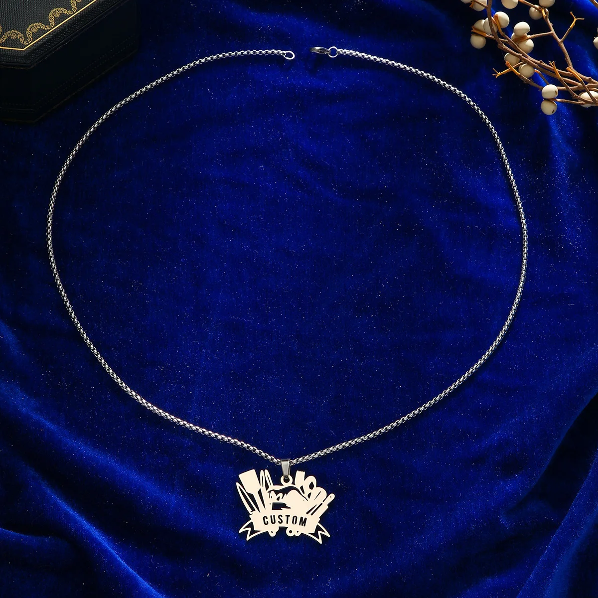 Collier pendentif sur le thème du chef conçu en acier inoxydable personnalisé pour femmes et hommes, motif d'outils culinaires uniques, cadeau de bijoux tendance