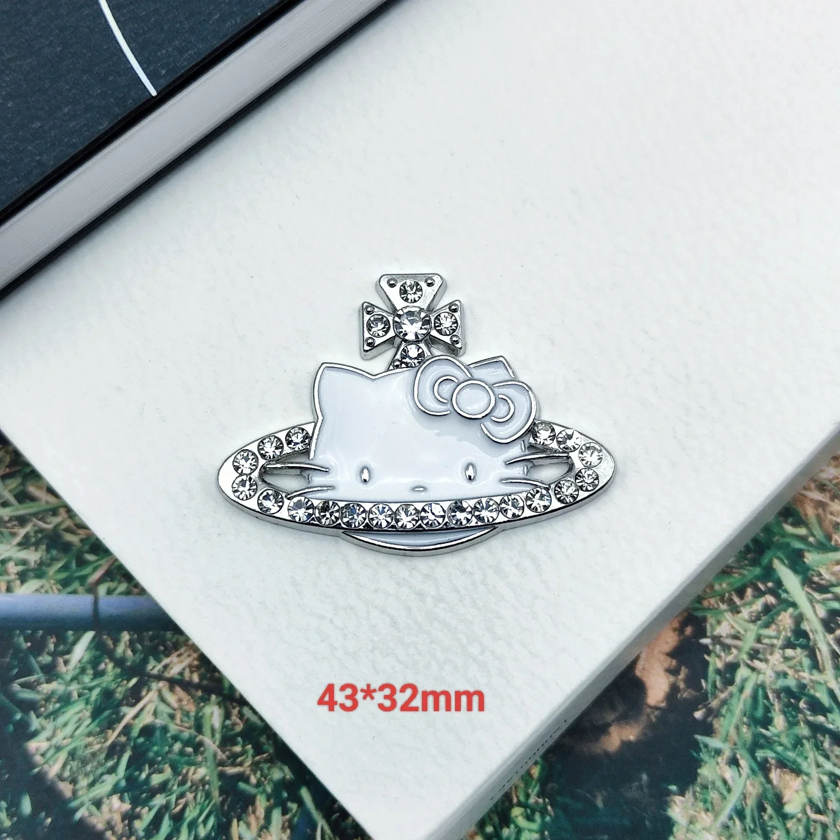 ハローキティのかわいいパッチ、漫画風ダイヤモンド合金製携帯電話ケースパッチデコレーション、DIY卸売、誕生日プレゼント、ハロウィン、かわいい