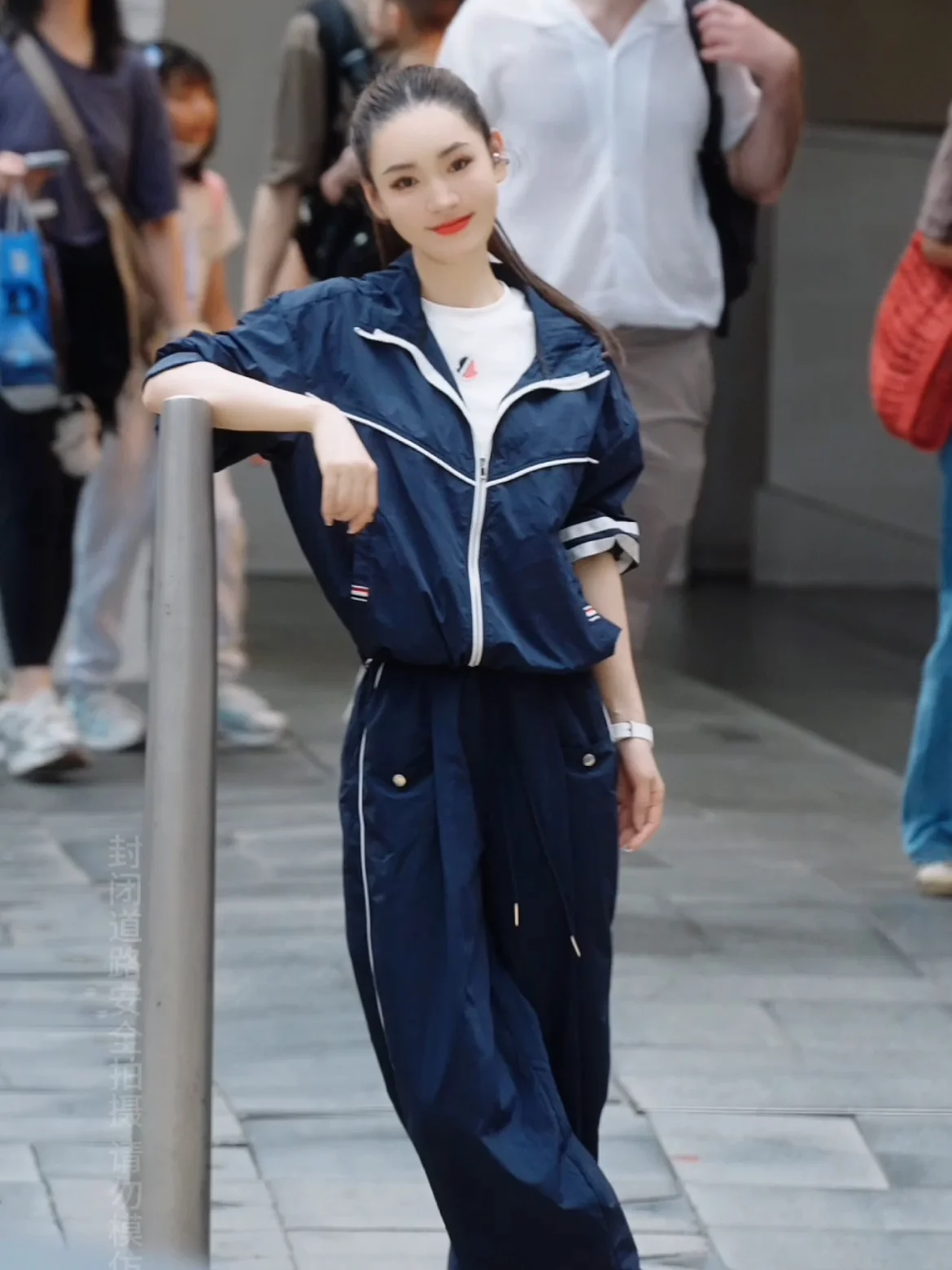 

HUANG VINI 2026 Summer New Casual Sport Style Set Women's Jacket Long Pants Two-Piece Set High Waist Stripe Pattern Zipper Cl...