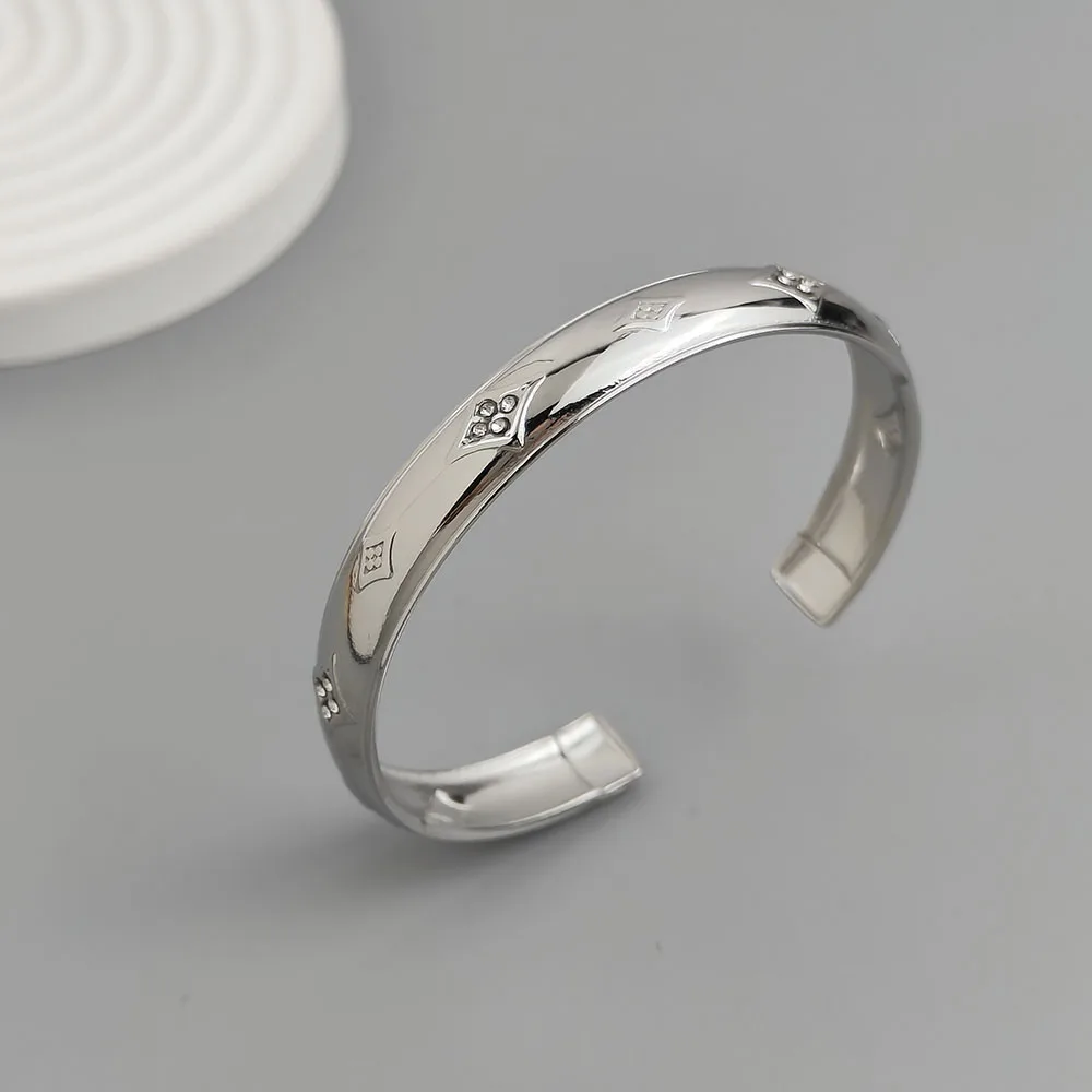 التصميم الأصلي سوار نسائي من الفولاذ المقاوم للصدأ مطلي بالذهب من الزركون بأربع أوراق البرسيم، مقاوم للماء وخالي من الصدأ، سوار للزوجين