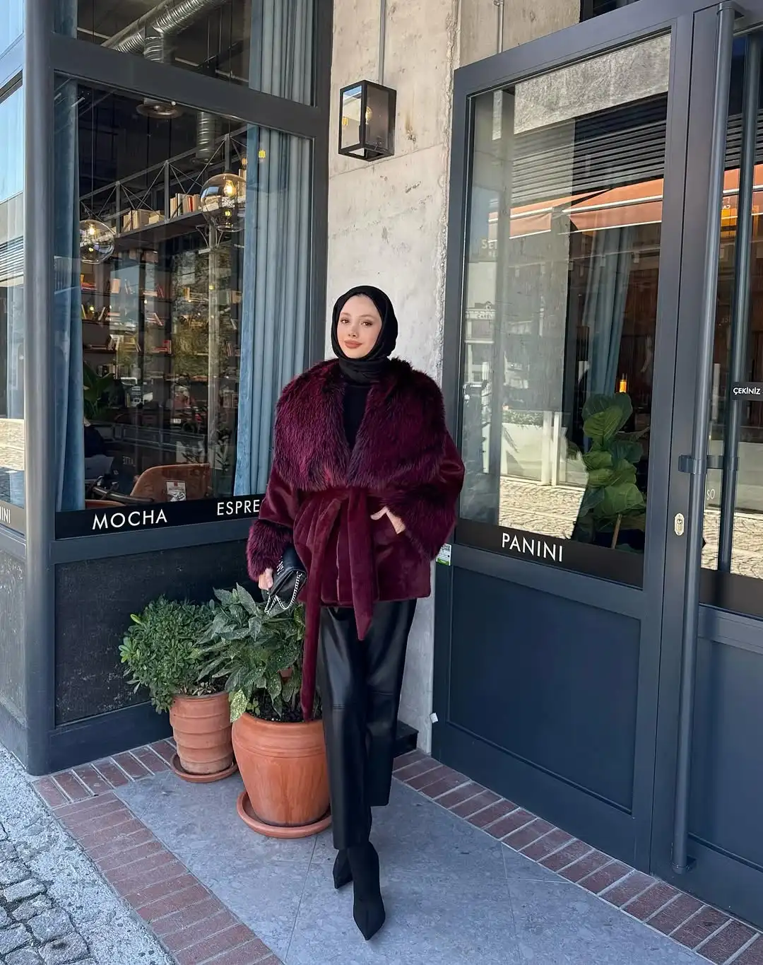 

Роскошное винно-красное пальто из искусственного меха с лацканами, женское модное однотонное пальто с длинными рукавами и шнуровкой на талии, свободная теплая куртка, женская одежда