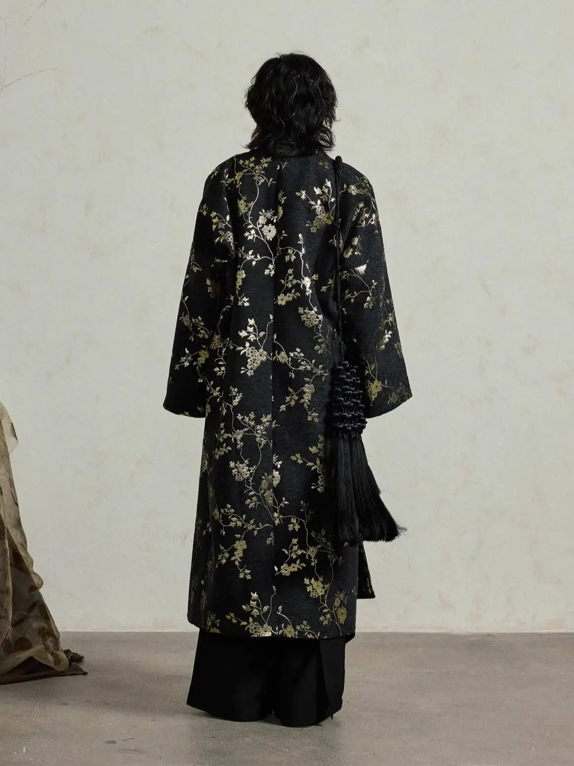 UMI MAO 트렌치 코트 겨울 틈새 디자인 새로운 중국 스타일 골드 스레드 자카드 롱 레이스 업 코트 꽃 오버 코트 Femme