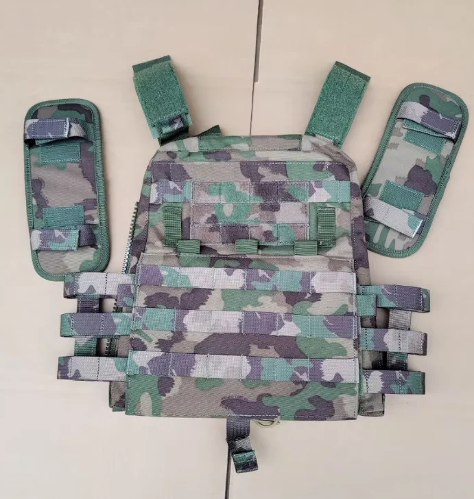 

Switzerland Taz 16 Camoulage Tactical Vest Man