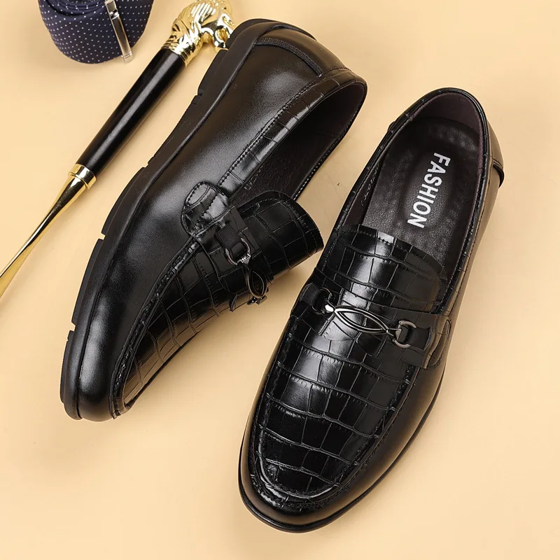 New Shoes for Men Leather Casual Shoes Stone Pattern Flat Skateboard Shoes Comfortable Slip-on Loafers