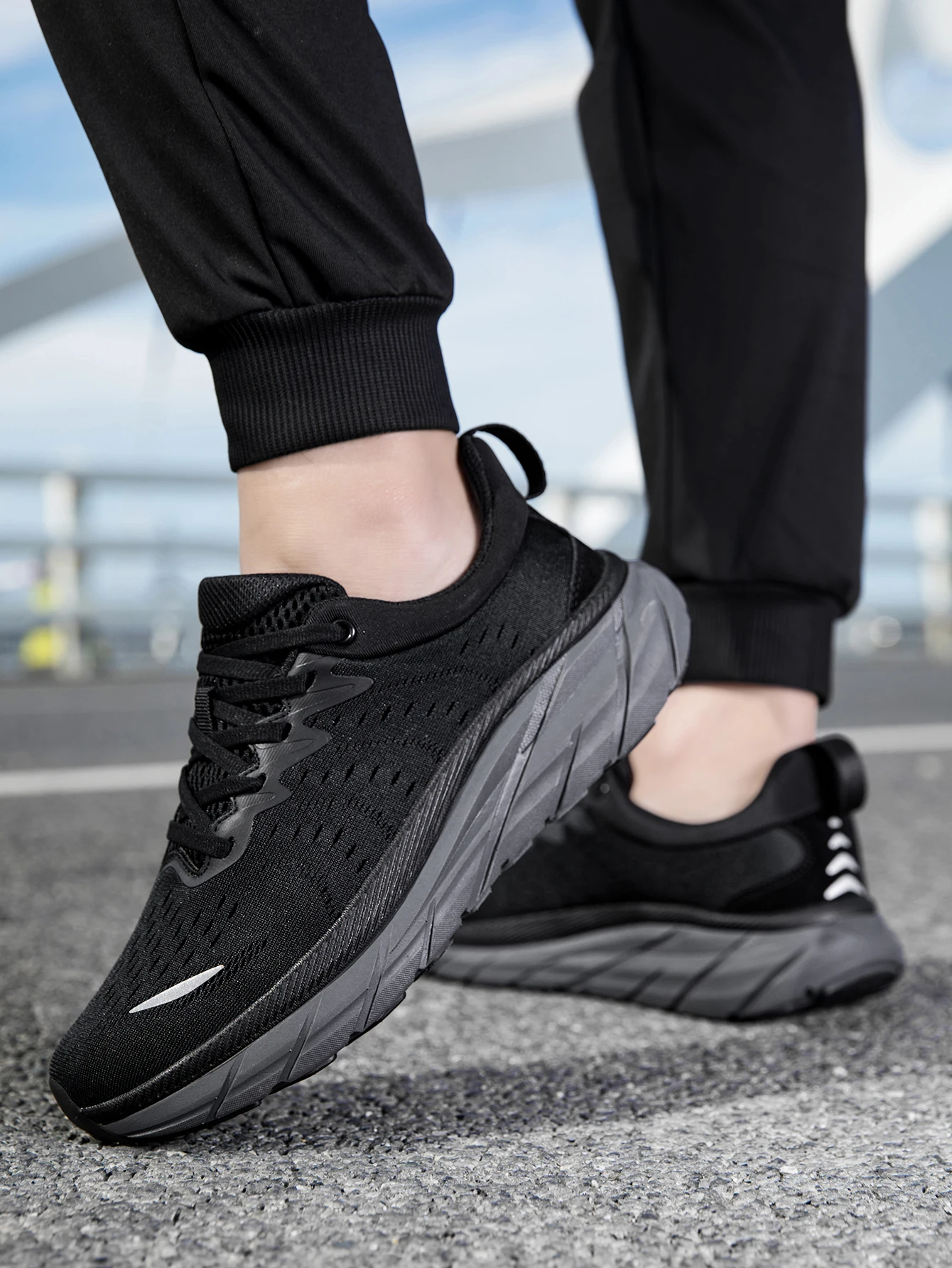 Mesh Breathable Sports Shoes for Men and Women, Thick Soled Shock-Absorbing lightweight Soft Soled Running Shoes