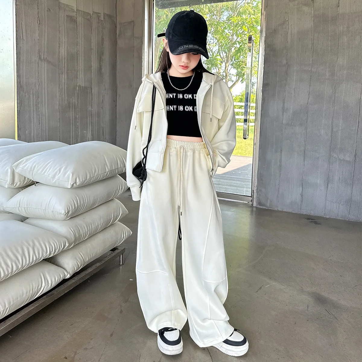 Girl's sports suit autumn 2025 new fashionable middle and large children zip shirt jacket casual trousers two-piece set