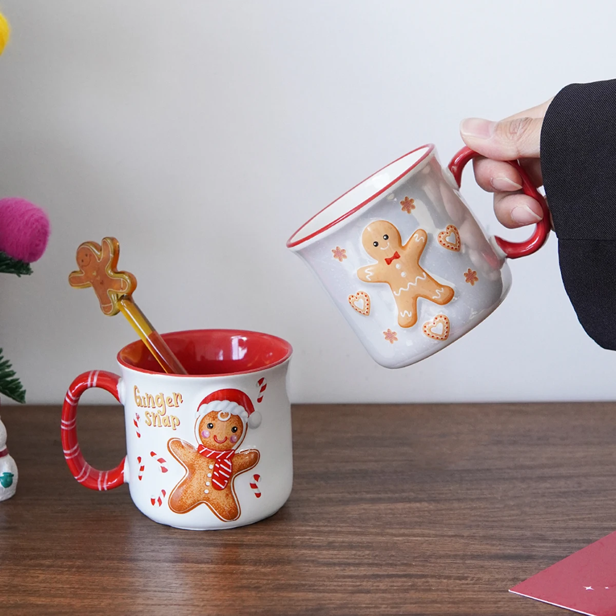 1Pc Christmas Gingerbread Man Ceramic Mug, Creative Design with Embossed Snowflake and Santa Hat Gingerbread Man Pattern, Small Capacity Ceramic Coffee Cup, Suitable for Christmas Parties and Gatherings, Daily Household Drinking Cup, Afternoon Tea Coffee Cup, Gift Giving, Christmas Gift