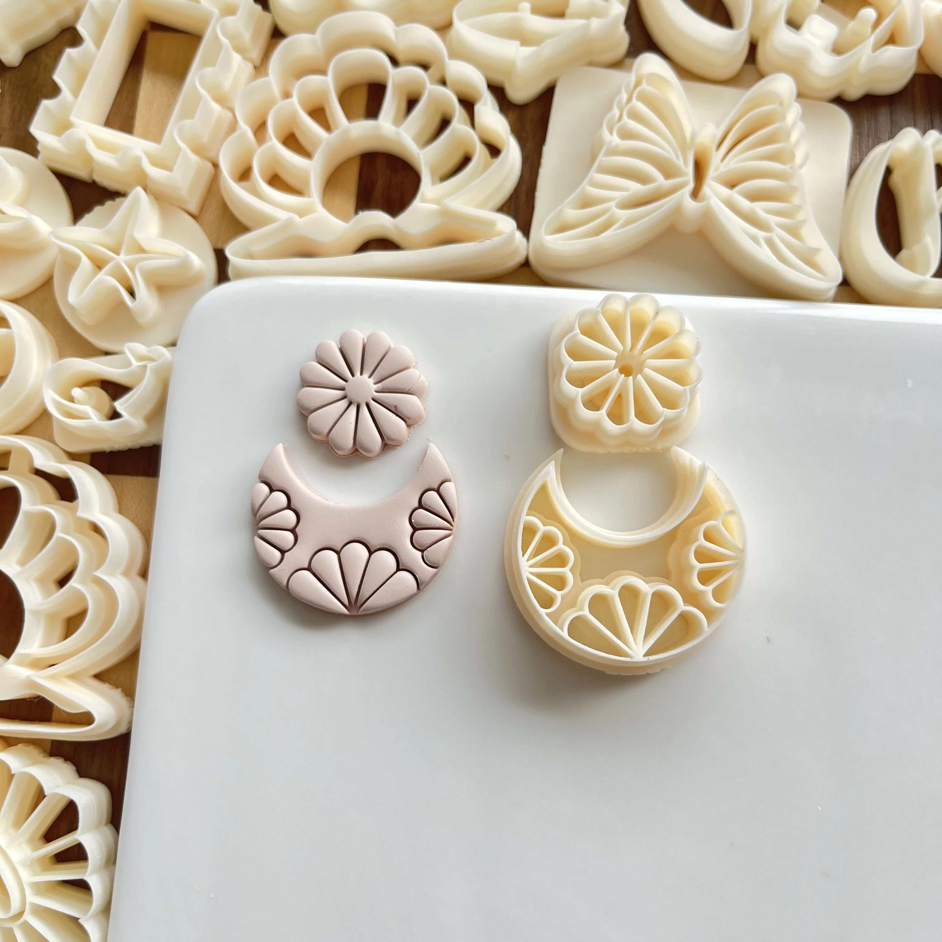 Vintage Blumenförmige Lotus/Mond/Gänseblümchen/unregelmäßige Blumenkunst Hochpräzise Tonformen Ohrring Schmuck DIY handgemachte Schneidformen – Detail 3