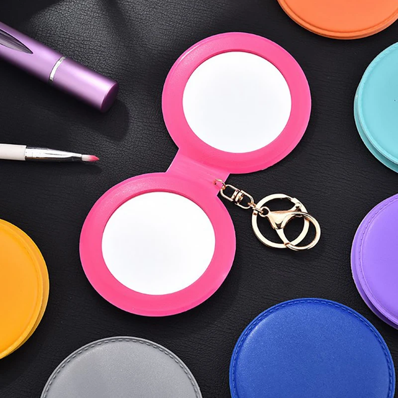 Double-Sided Folding Makeup Mirror, Small Round Keychain, Furry Ball Mirror, Pu Pingente, Acessórios de Viagem, Presentes