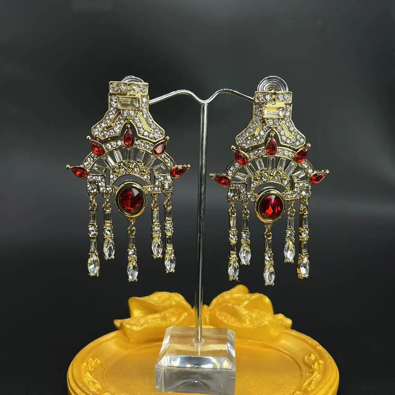 Vintage Retro Temperament Light Luxury Palace Style Inlaid Heavy Luxury Red Castle Earrings