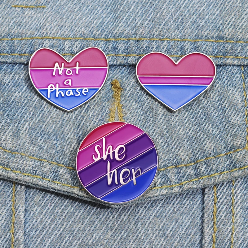 She Her Not A Phase Pines Sac Vêtements Épinglettes, Danemark ge d'Amoureux, Bijoux LGBT, Cadeau pour Amis, Broche en Émail Bisexuel Personnalisé