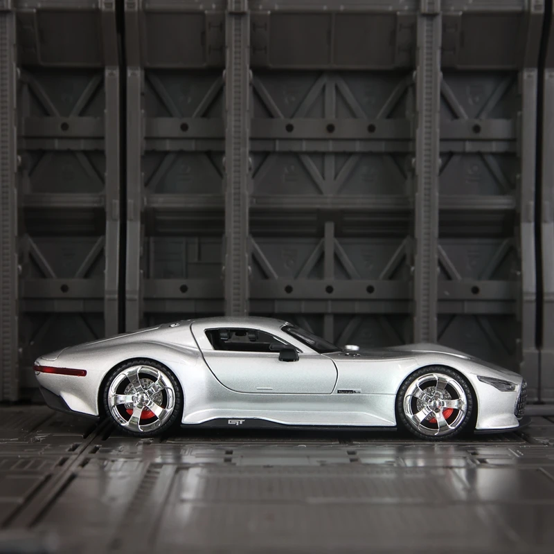 

Модель автомобиля из сплава Mercedes AMG VISION GT 1:32, двери и багажник можно открыть имеет имитирующие функции звука и освещения.
