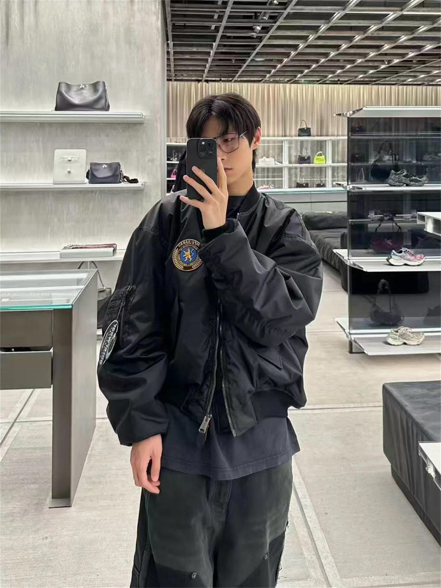 

Теплая повседневная куртка-бомбер на молнии с нашивкой Manchester United, хлопковая, с длинными рукавами, в стиле Vanilla Illusion Yang Chaos