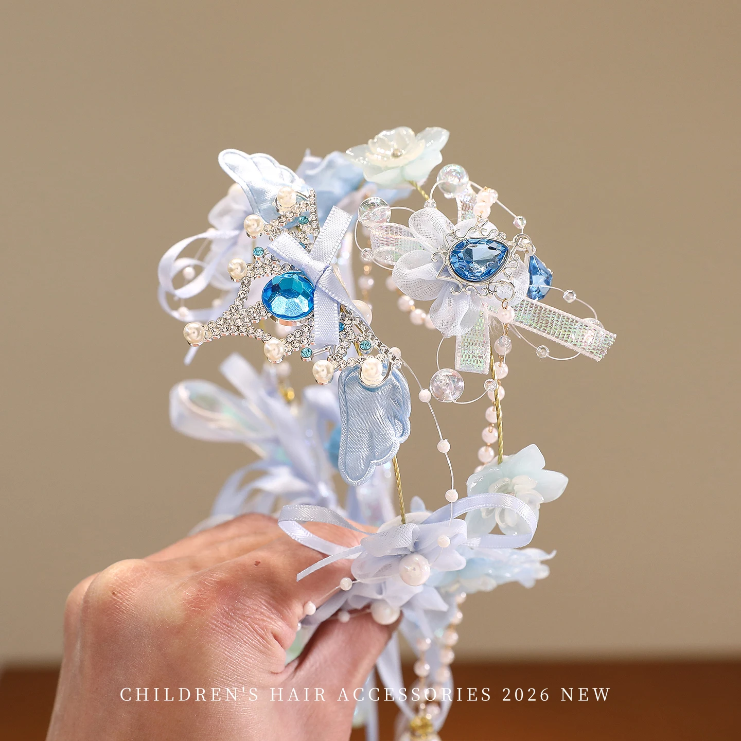 2026 Neue Prinzessinnen-Stirnbänder in Blau und Rosa mit Blumen, Schmetterlingen, Muscheln und Perlenquasten, lange Bänder, schmerzfrei für Babys und Mädchen, als Geschenk – Detail 3