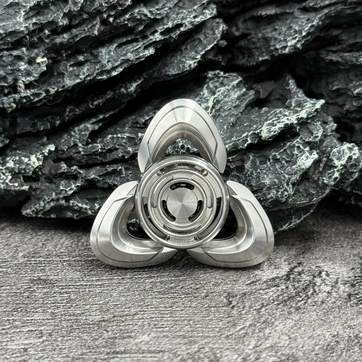 Jouets sensoriels en métal Fidget Spinner curseur EDC Anti-Stress outil de mise au point tdah taille de poche Durable roulement à billes en acier inoxydable cadeau