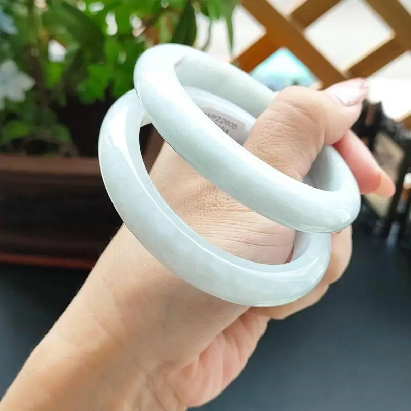 Grade A jadeite, fine smooth texture, moist and translucent, light color, white moonlight, pale green, regular circle bracel