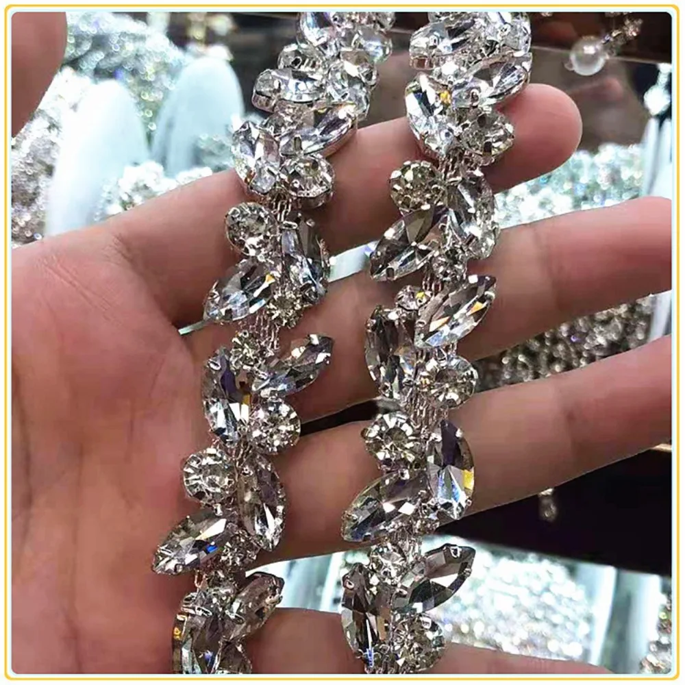 Catena di strass a foglia nastro da cucito lucido placcato argento applique decorativa in metallo di cristallo per accessori per collana di nozze