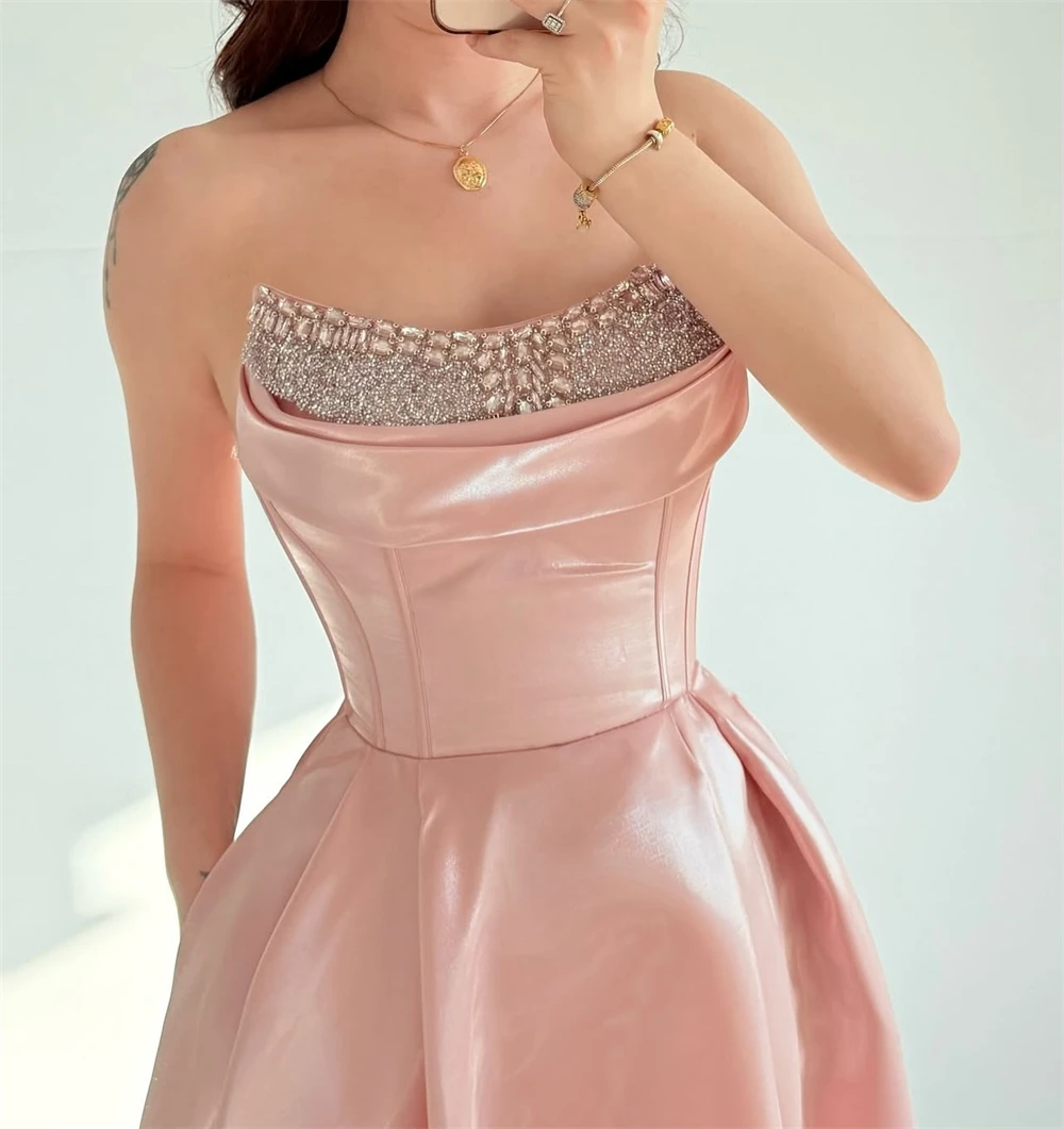 Вечернее платье по индивидуальному заказу, классическое атласное изысканное платье трапециевидной формы без бретелек без рукавов со шлейфом и рюшами для особых случаев